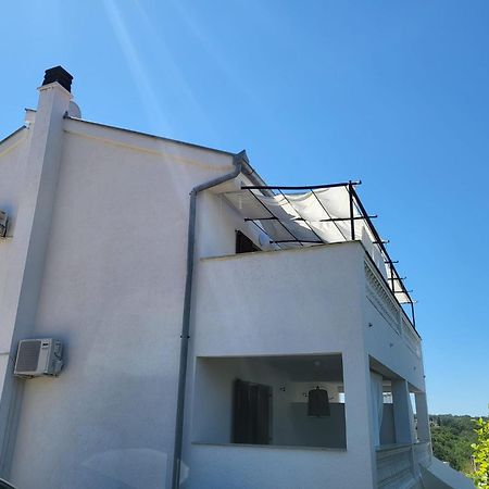 Apartments Grgic Njivice Exterior photo